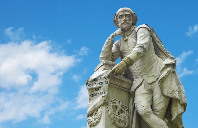 a statue of William Shakespeare