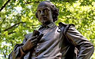 statue of William Shakespeare